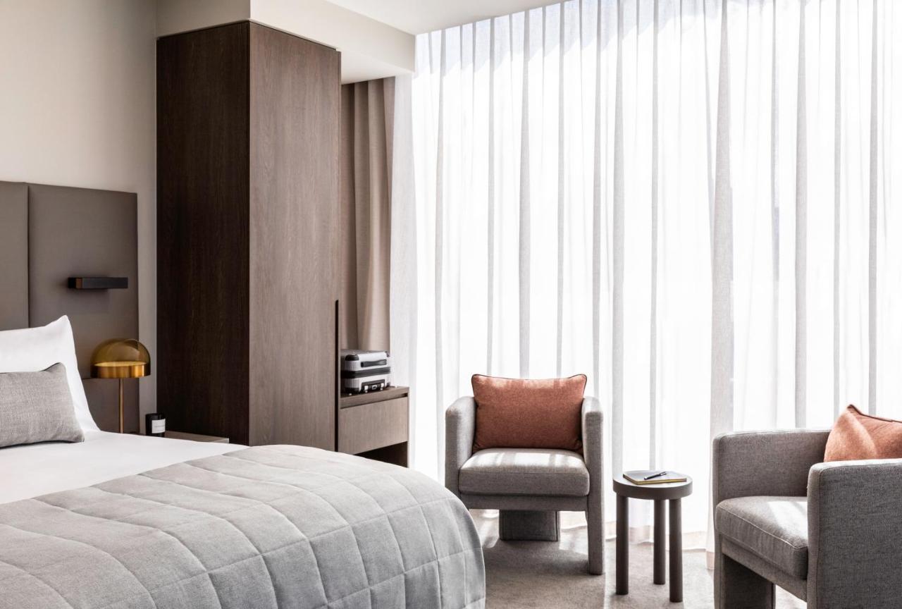 Oakwood Premier Melbourne Aparthotel Exterior foto A bedroom at the hotel
