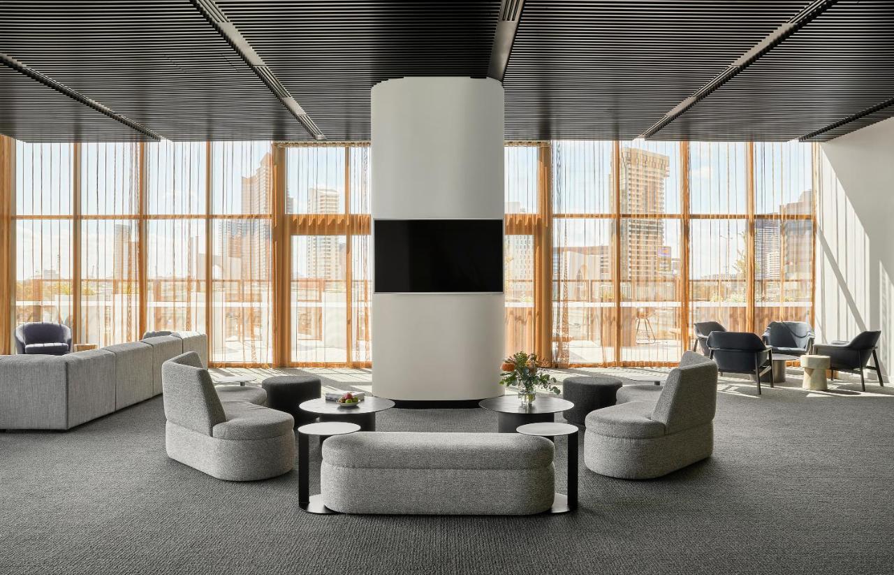 Oakwood Premier Melbourne Aparthotel Exterior foto The 360° Lounge at the top of the tower