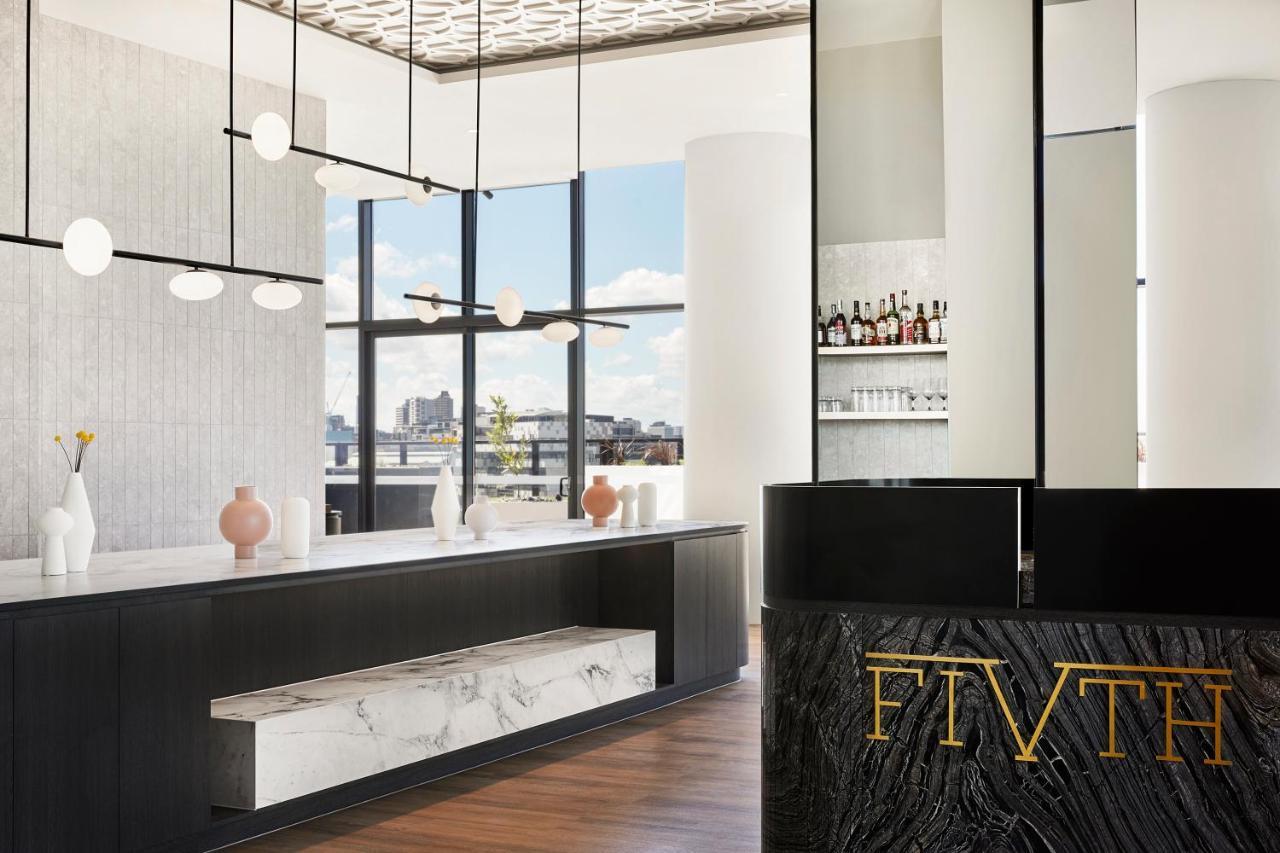 Oakwood Premier Melbourne Aparthotel Exterior foto The bar at 570 Madison Avenue